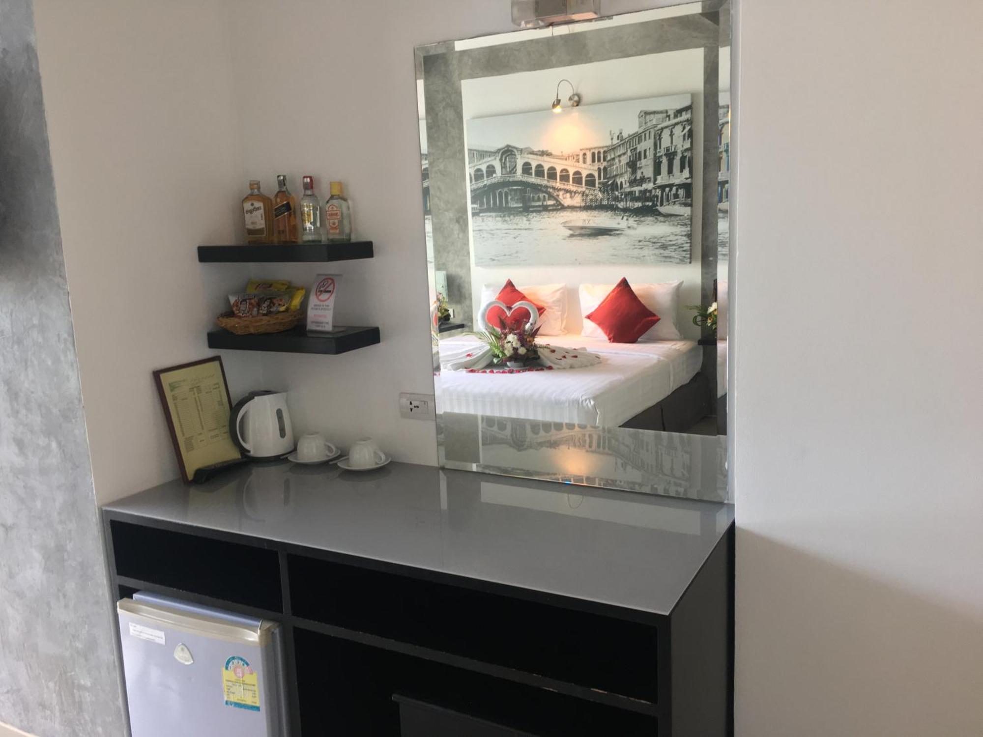 滨海前线公寓式酒店 Patong 客房 照片